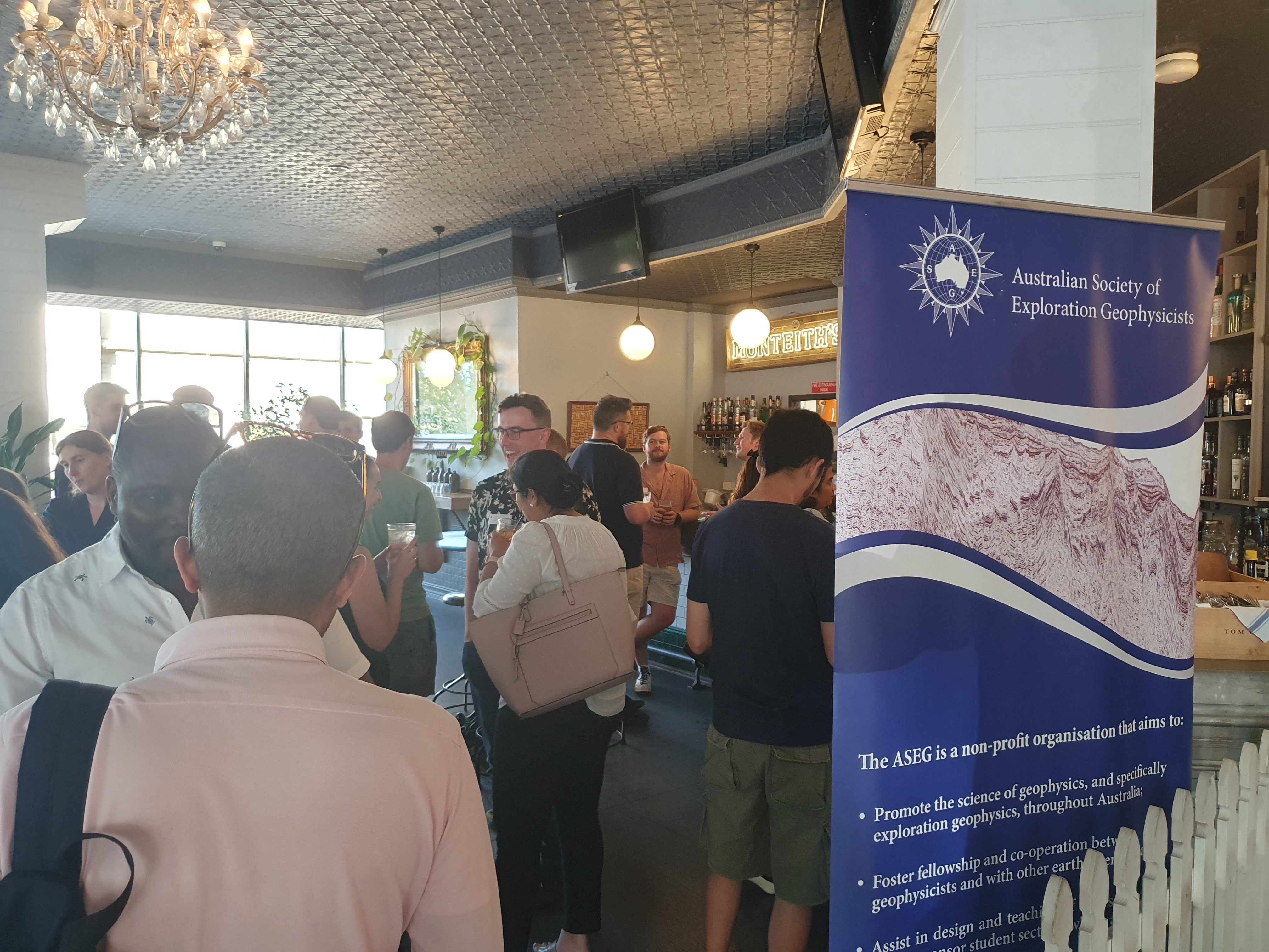 Master's Student Hyun-Wook Jo Attends ASEG Student Social Night in Australia